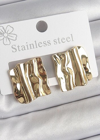 Çelik Gold Renk Dalgalı Plaka Model Kadın Küpe