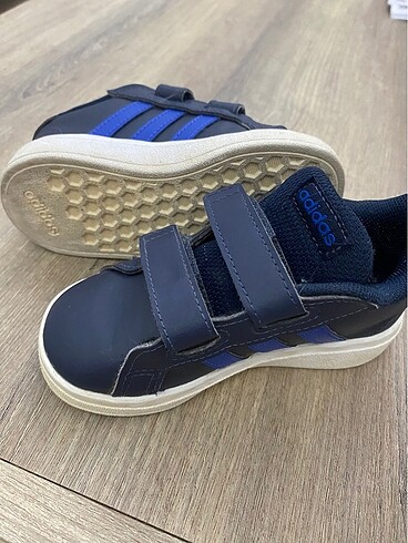 23 Beden Adidas spor ayakkabı