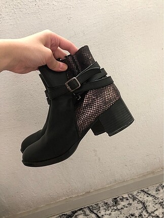 Zara Siyah bot