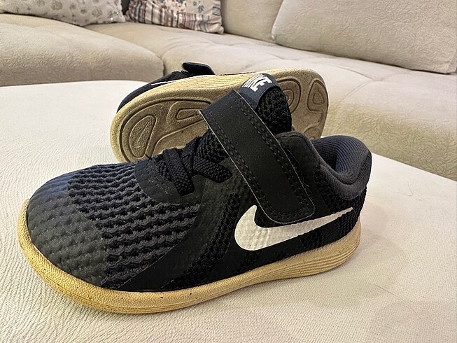 23 Beden Orijinal Nike 23.5 numara esnek sıfır ayarında birkaç kere giyil