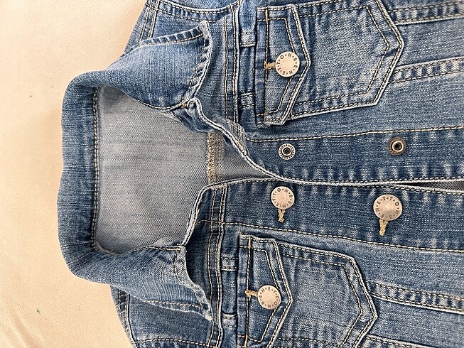 7 Yaş Beden SATILDI. Benetton kız-erkek unisex kot ceket liktalı esnek rah