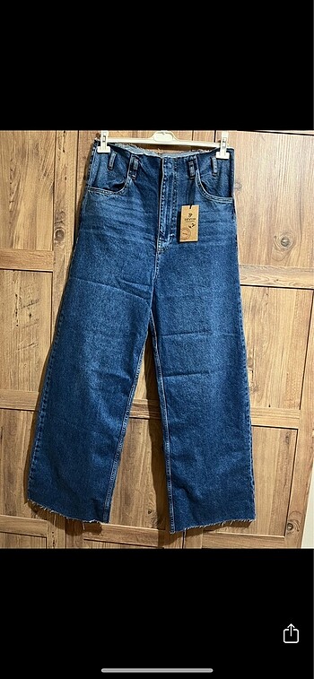 Wide leg jeans