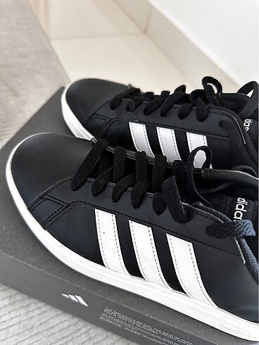 Adidas spor ayakkabı