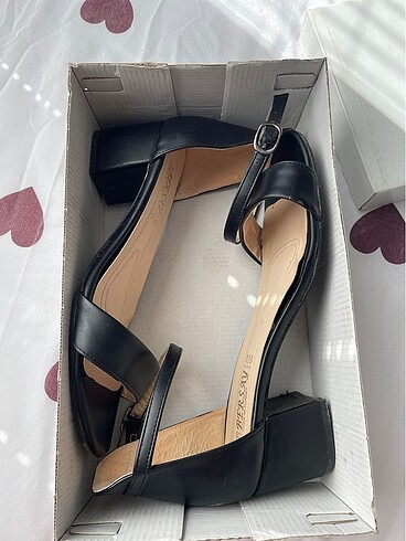 Kısa topuklu sandalet - Görsel 9