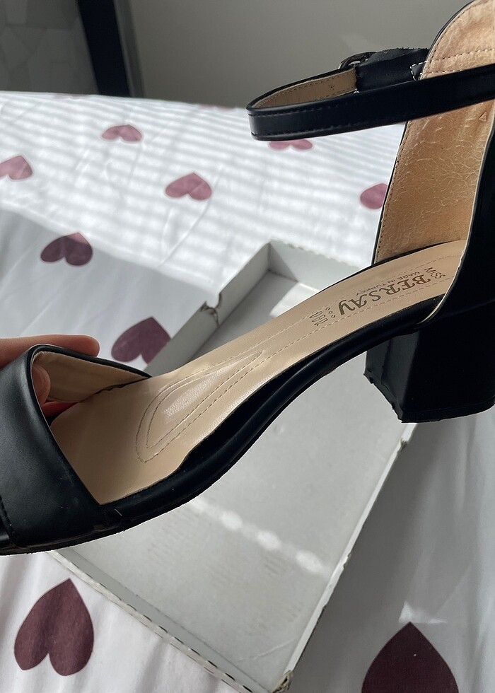 Kısa topuklu sandalet - Görsel 3