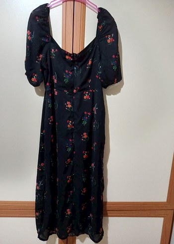 yaka detaylı çiçekli şifon elbise - Görsel 2