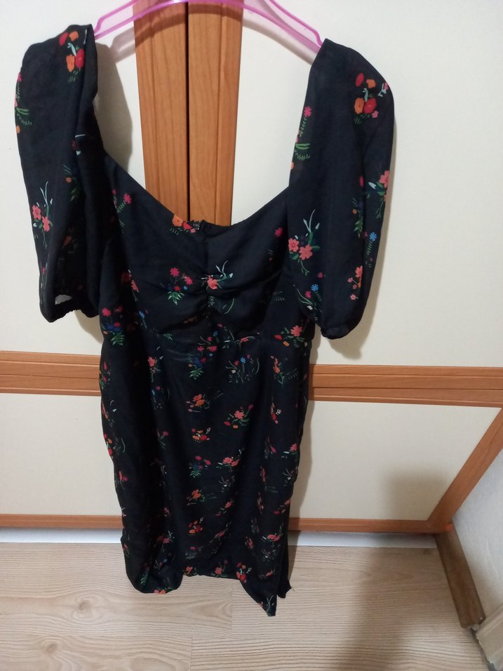 yaka detaylı çiçekli şifon elbise - Görsel 4