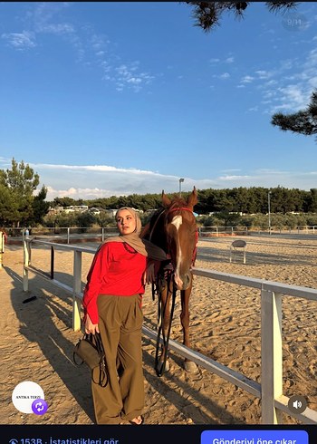 Zara Kirmizi Sweat Ve Kahverengi Pantolon