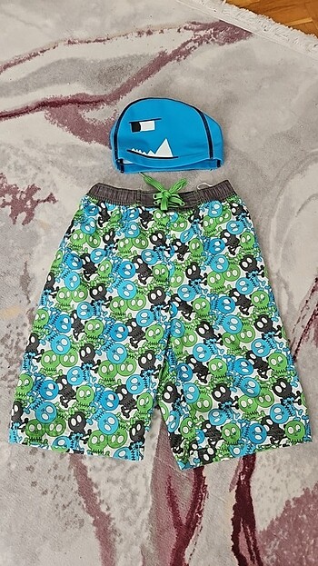 Erkek çocuk mayo ve bone
