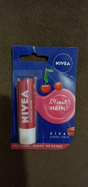 Nivea kiraz dudak bakim kremi