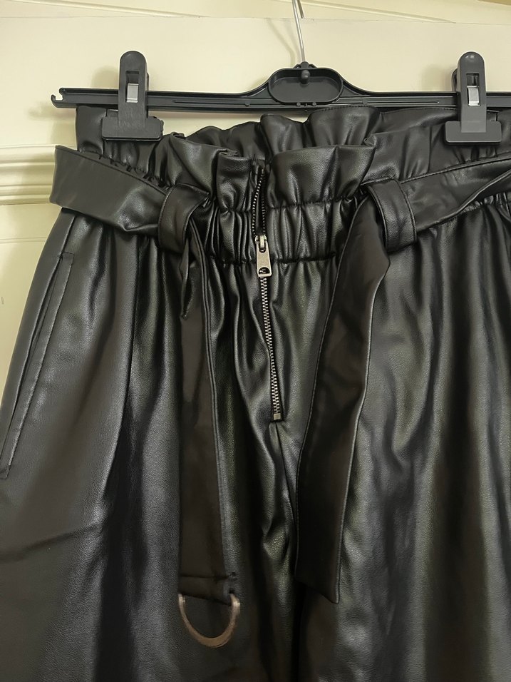 Siyah Deri Kemerli Pantolon - Görsel 2