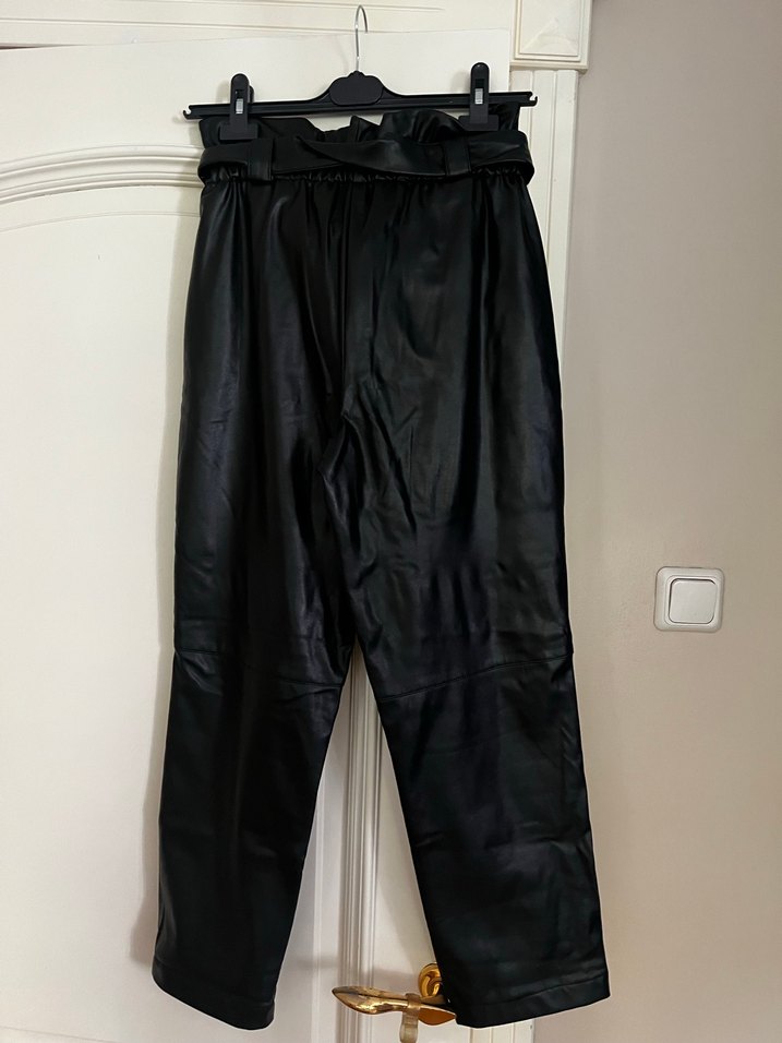 Siyah Deri Kemerli Pantolon - Görsel 4