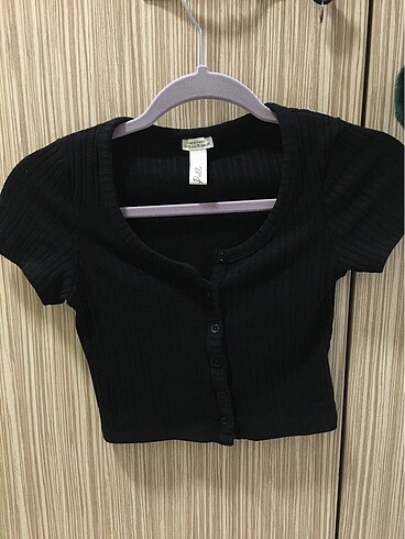 Pull and Bear Siyah Düğmeli Crop /S