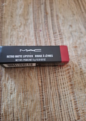Beden kırmızı Renk MAC Ruby Woo Koyu Kırmızı Ruj