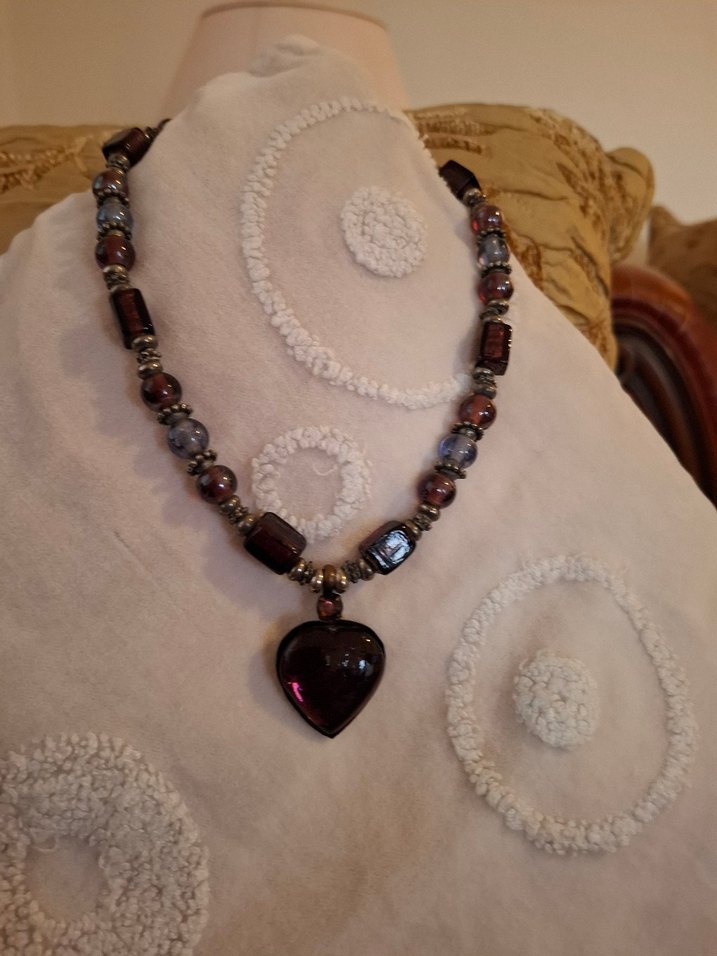 Yargıcı kalpli taşlı Kolye - Görsel 2