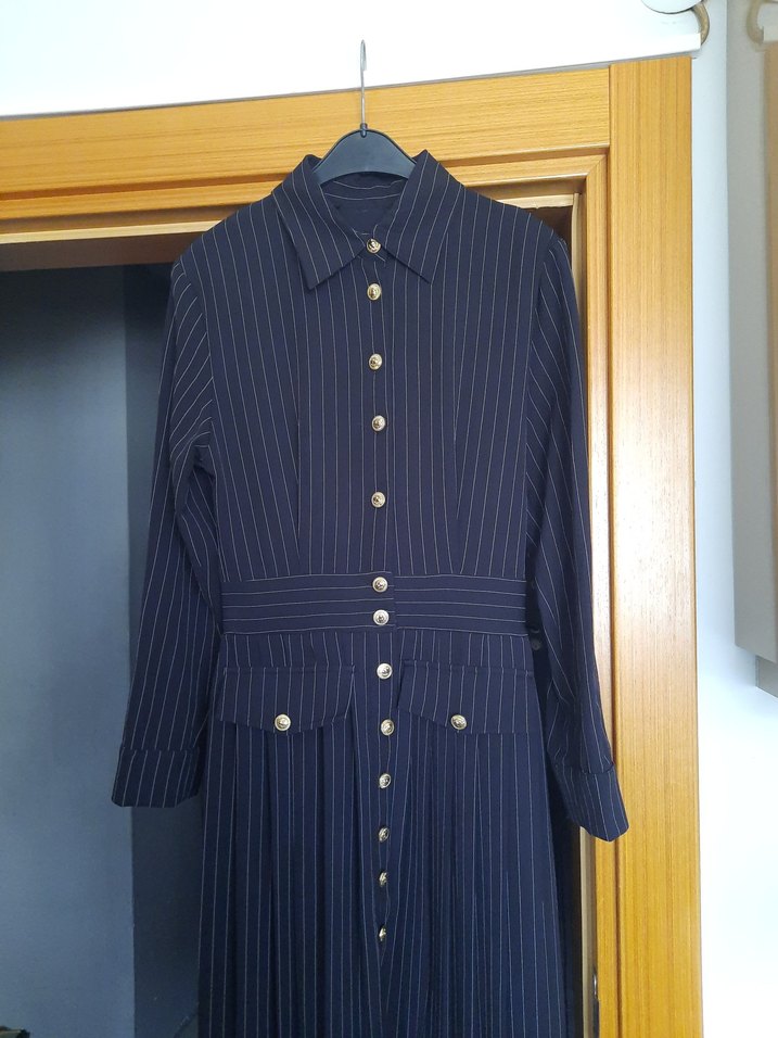 Düğmeli Uzun Siyah Çizgili Elbise - Görsel 2