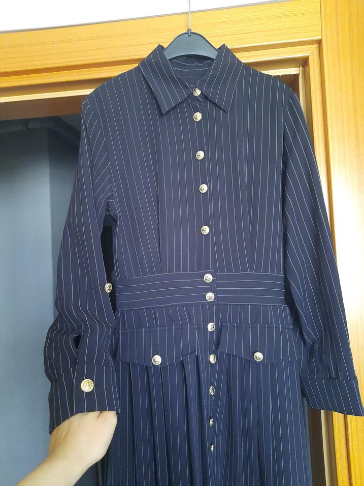 Düğmeli Uzun Siyah Çizgili Elbise - Görsel 3