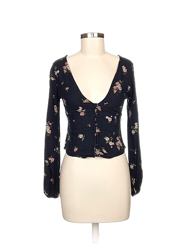 Pull and Bear Bluz %70 İndirimli.