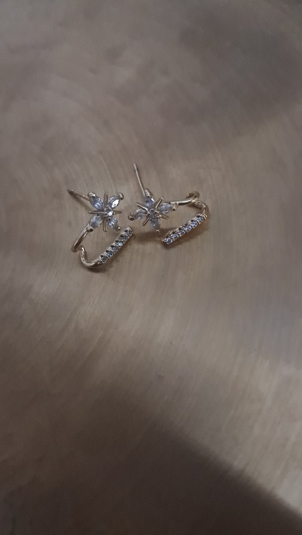 Altın Renkli Çiçekli Midi Küpe - Görsel 2