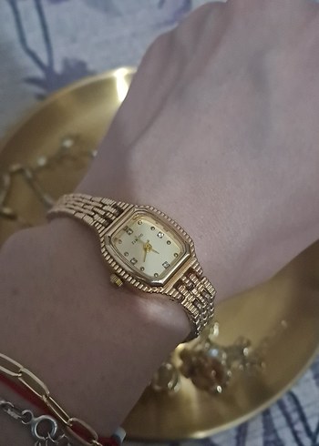 Parlak Altın Kadın Kol Saati - Görsel 4