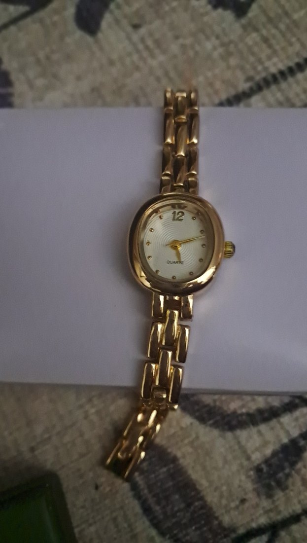 Klasik Parlak Altın Kadın Kol Saati - Görsel 3