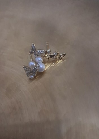 İnci ve Taşlı Mini Kelebek Küpeler - Görsel 3