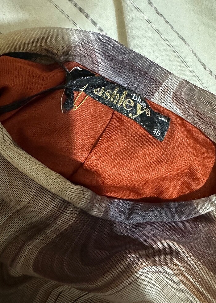 Renkli bluz. - Görsel 3