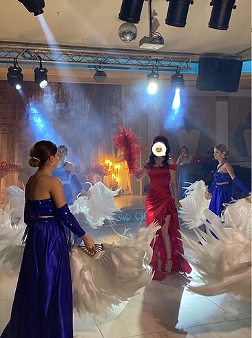 Kırmızı Saten Yırtmaçlı Kına Elbisesi - Görsel 2