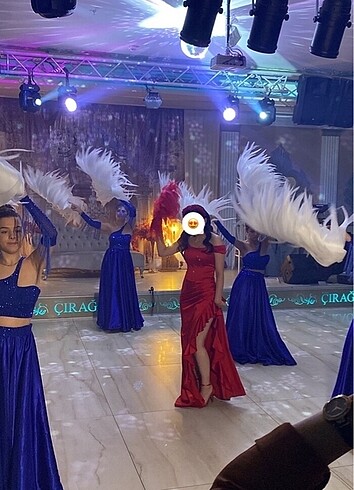 Kırmızı Saten Yırtmaçlı Kına Elbisesi - Görsel 4