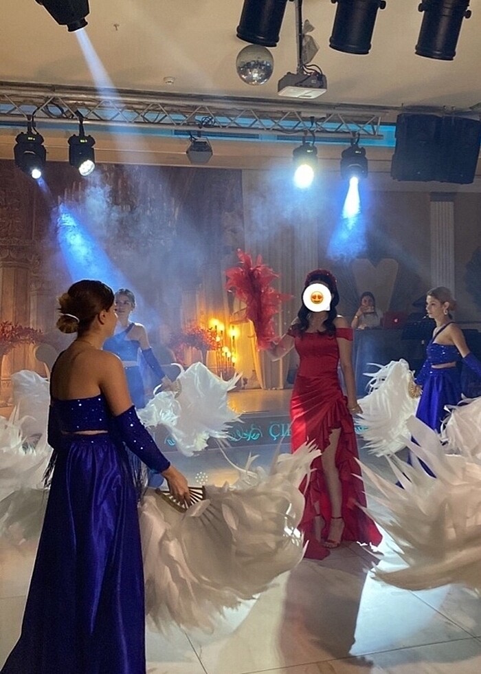 Kırmızı Saten Yırtmaçlı Kına Elbisesi - Görsel 2