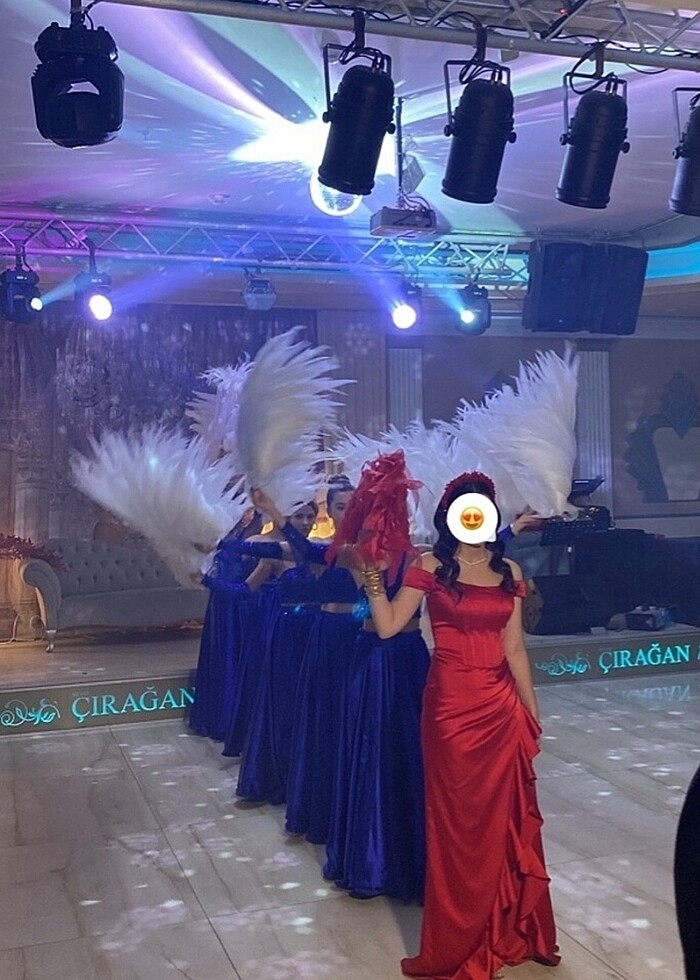 Kırmızı Saten Yırtmaçlı Kına Elbisesi - Görsel 3