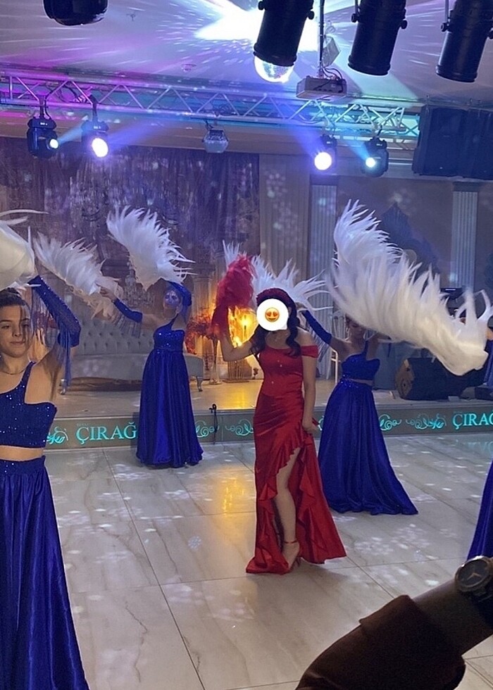 Kırmızı Saten Yırtmaçlı Kına Elbisesi - Görsel 4