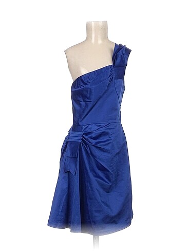 BCBG Maxazria Kısa Elbise %70 İndirimli.
