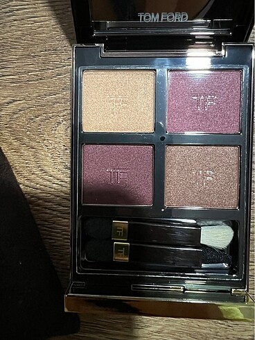 Tom Ford Almadan önce iletişime geçin lütfen