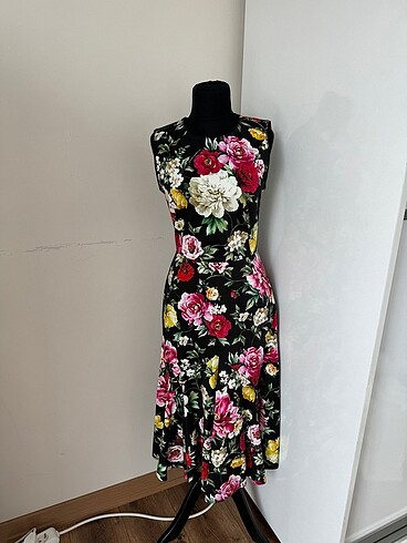 Dolce & Gabbana Almadan önce iletişime geçin lütfen fiyatı 70000? 123