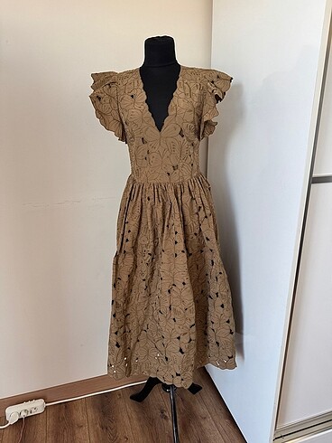 Red Valentino Almadan önce iletişime geçin lütfen
