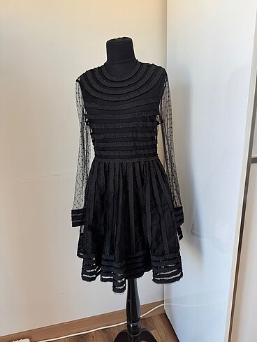 Red Valentino Almadan önce iletişime geçin lütfen
