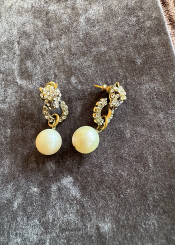 Mini Beyaz İnci Detaylı Leopar Küpe. T177