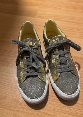 Yılan Desenli Altın Renk Bağcıklı Sneakers. /251