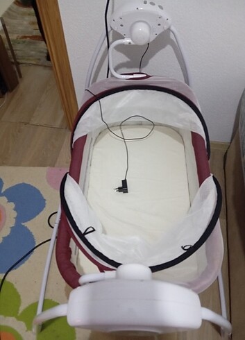 Elektrikli kendi sallanan beşik