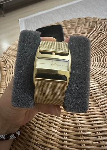 Kadın Parlak Altın Kemerli Saat - Görsel 4