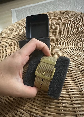 Kadın Parlak Altın Kemerli Saat - Görsel 3