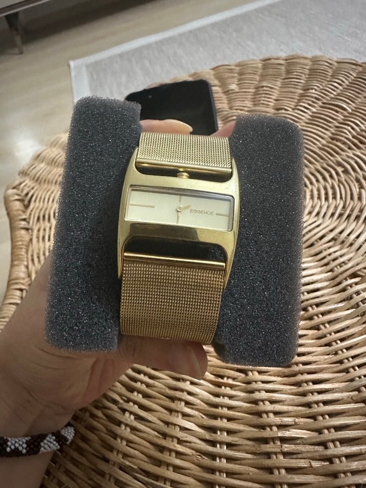 Kadın Parlak Altın Kemerli Saat - Görsel 4