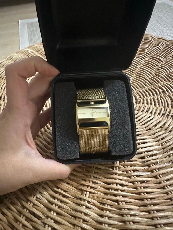 Kadın Parlak Altın Kemerli Saat - Görsel 2