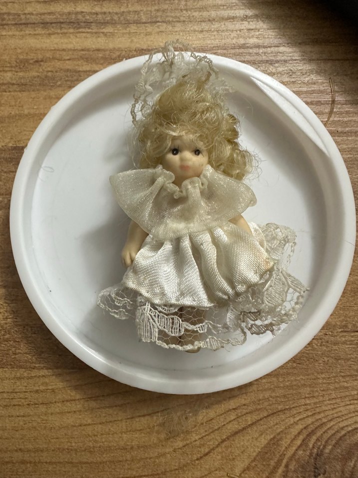 Beyaz Dantel Elbiseli Bebek taş bebek - Görsel 4