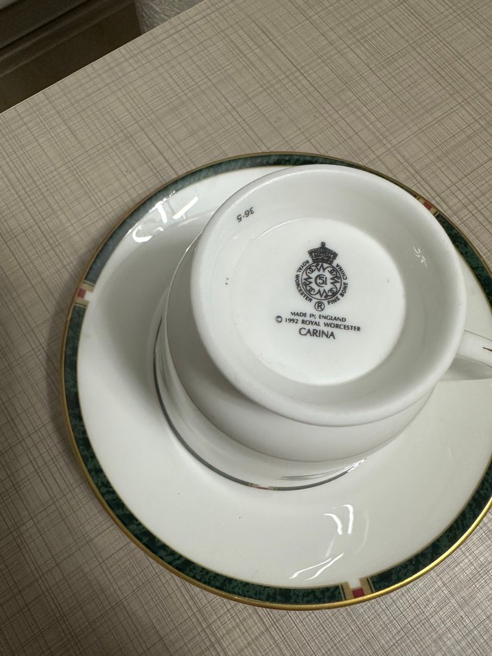 Beyaz Altın Kenarlı Fincan ve Tabağı - Görsel 2