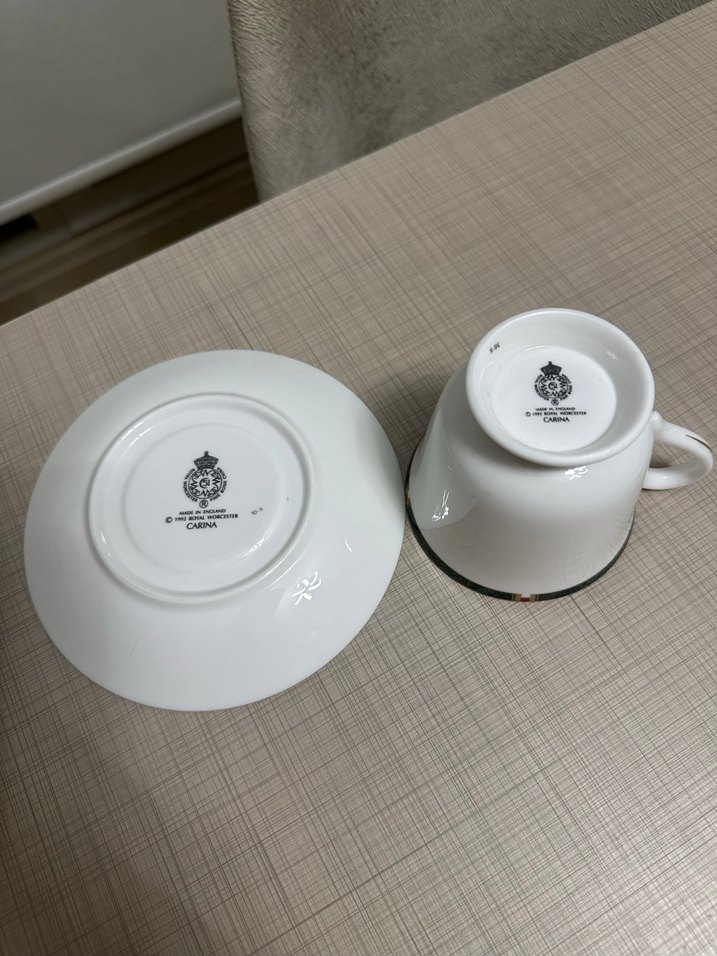 Beyaz Altın Kenarlı Fincan ve Tabağı - Görsel 5