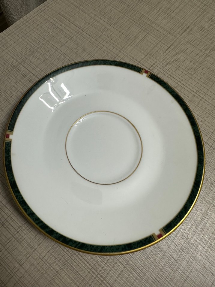 Beyaz Altın Kenarlı Fincan ve Tabağı - Görsel 3