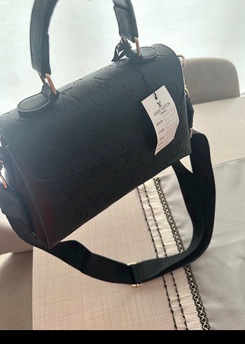 Beden siyah Renk Louis Vuitton Siyah Deri Kadın Çanta