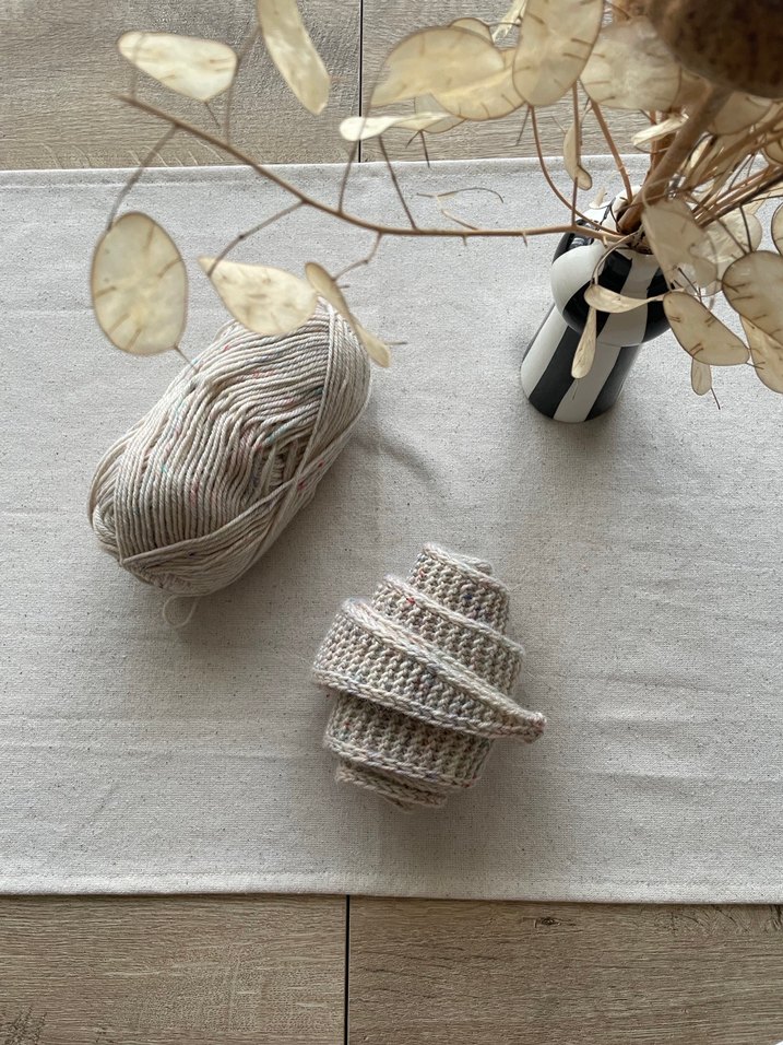 Bej Dokulu Kruvasan şal - Görsel 2